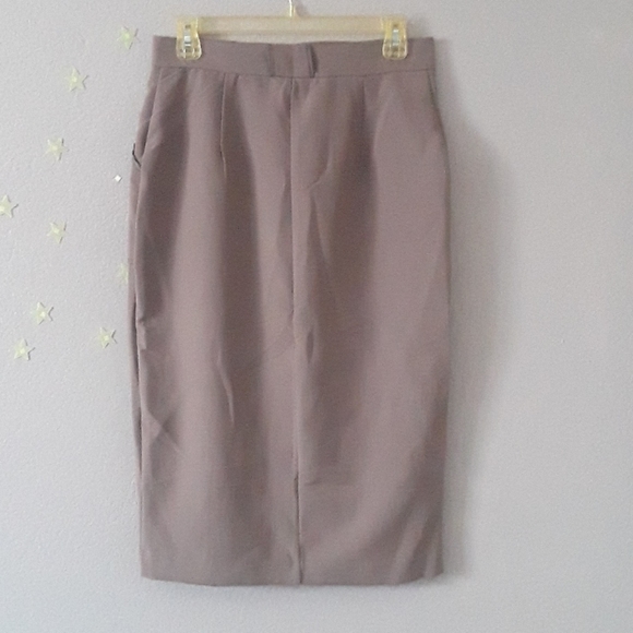 Gray skirt - Picture 4 of 5